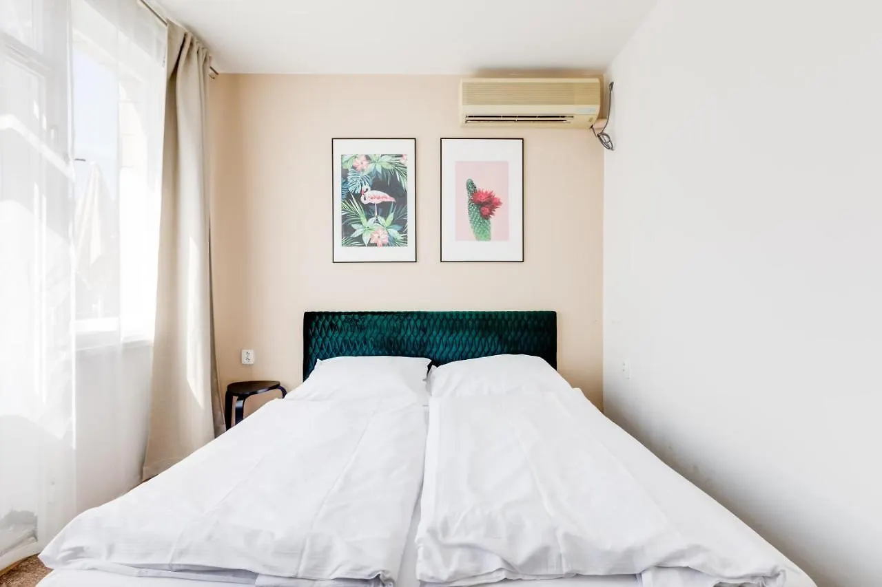 Riben House Prague Aparthotel